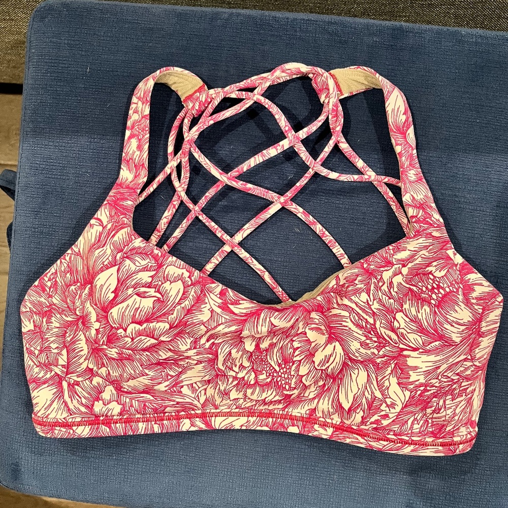 Lululemon sports bra